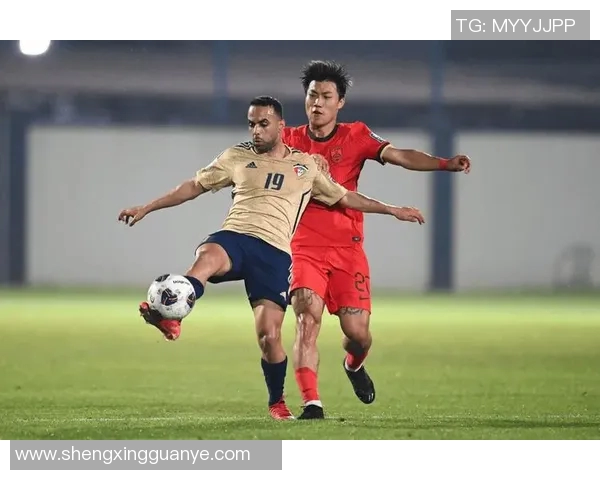 足球明星因隐私考虑拒绝与粉丝合影引发热议与讨论