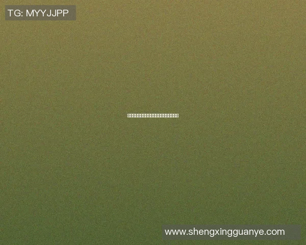 红衣足球明星闪耀赛场魅力无限引领潮流风尚